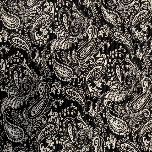 Fashion Bug Black & White Paisley Print Ribbed SS Shirt. Women's Large - Picture 3 of 5